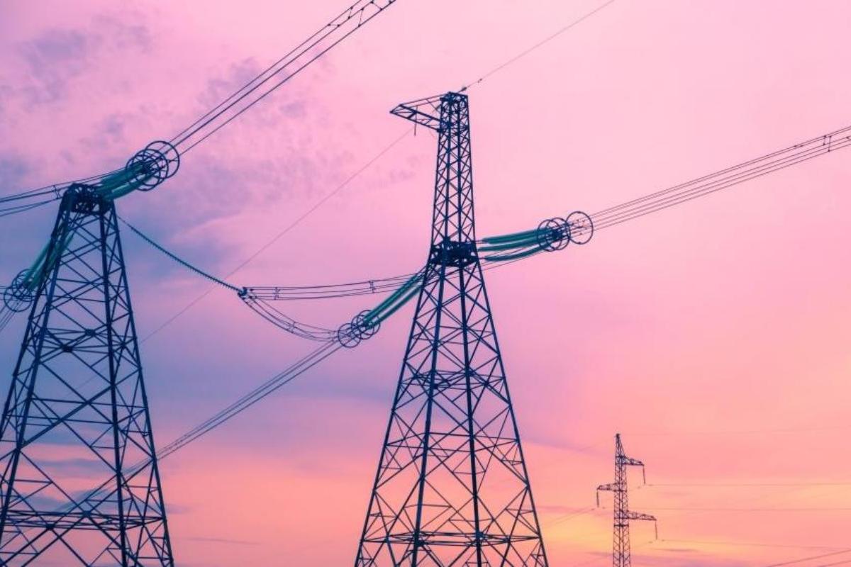 Quid sunt proprietates altum voltage potentia turrim?