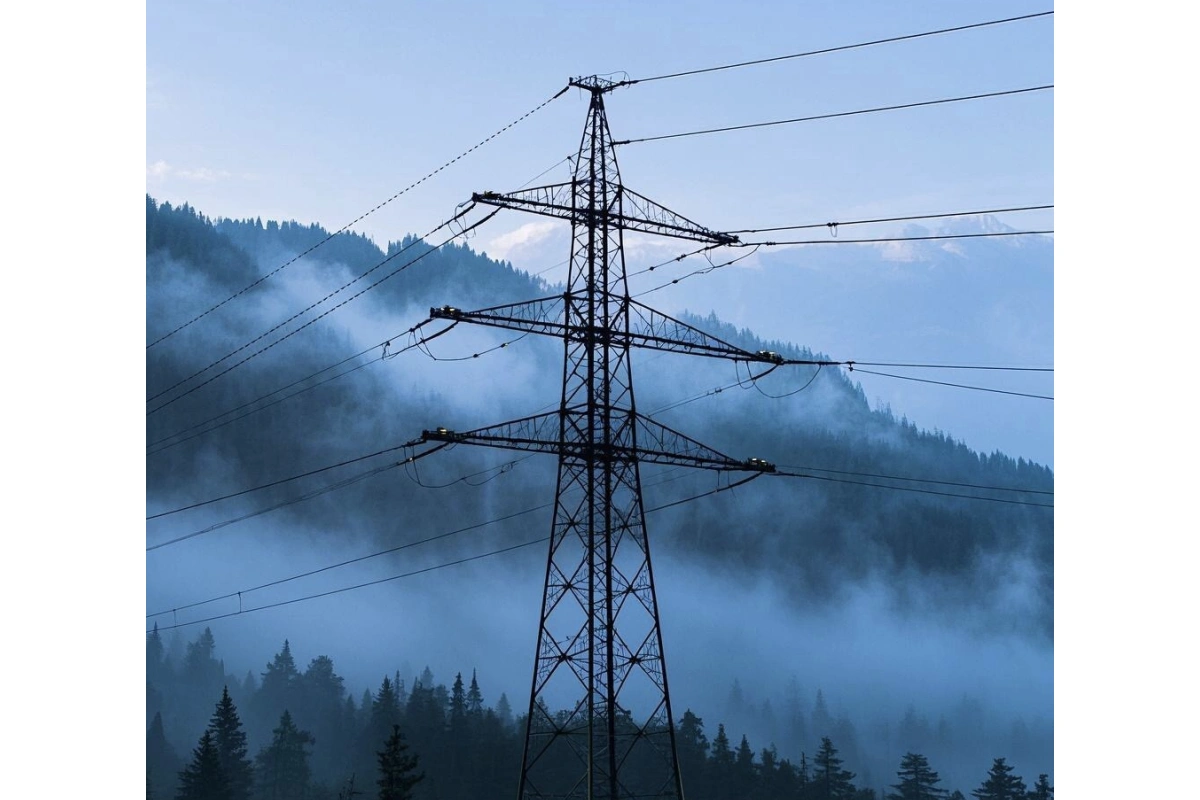 Quid sunt characteres metallum electrica potentia turrim?