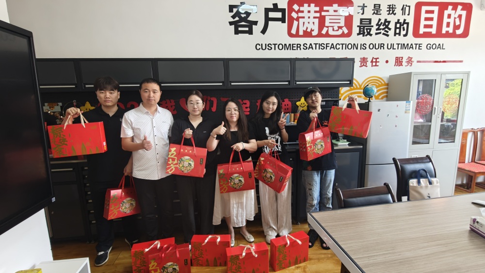 Maotong celebrat Draco cymba tribuisti