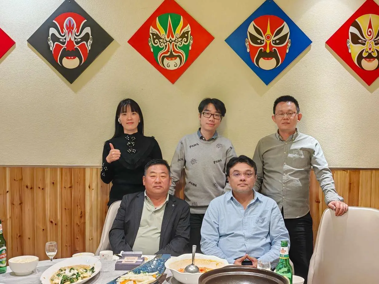 Magna voluptas erat sociis Indianos nostros ad officinas suscipiendos