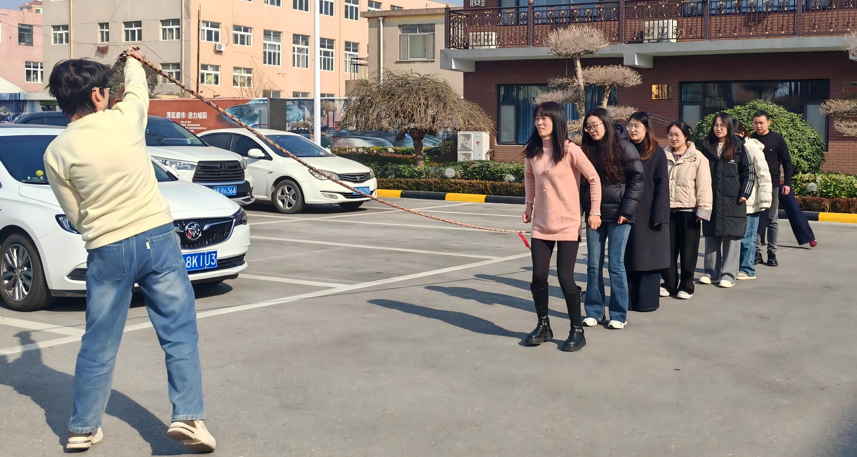 Maotong fun Tug-of-bellum et Salire Funem