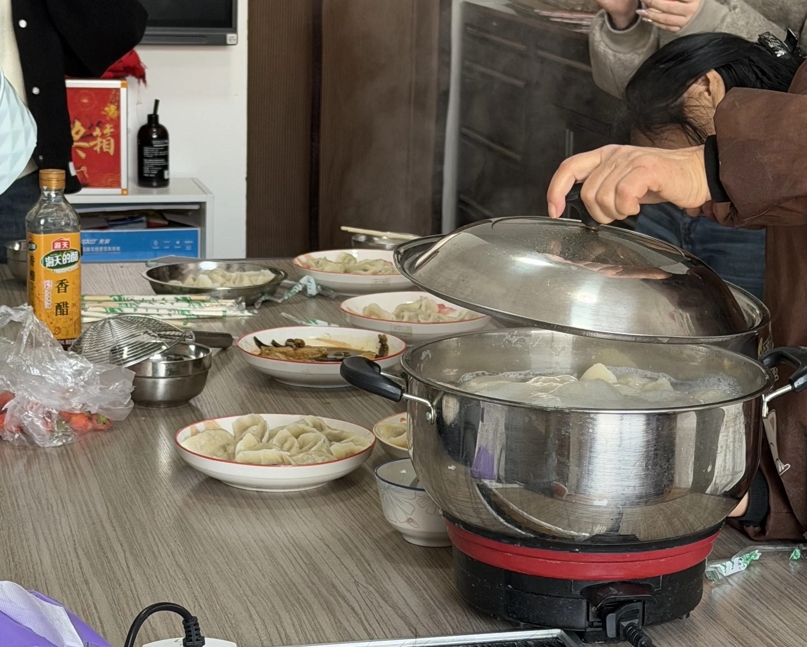 Volentes Maotong et omnes concordes ac felix Year praemisit